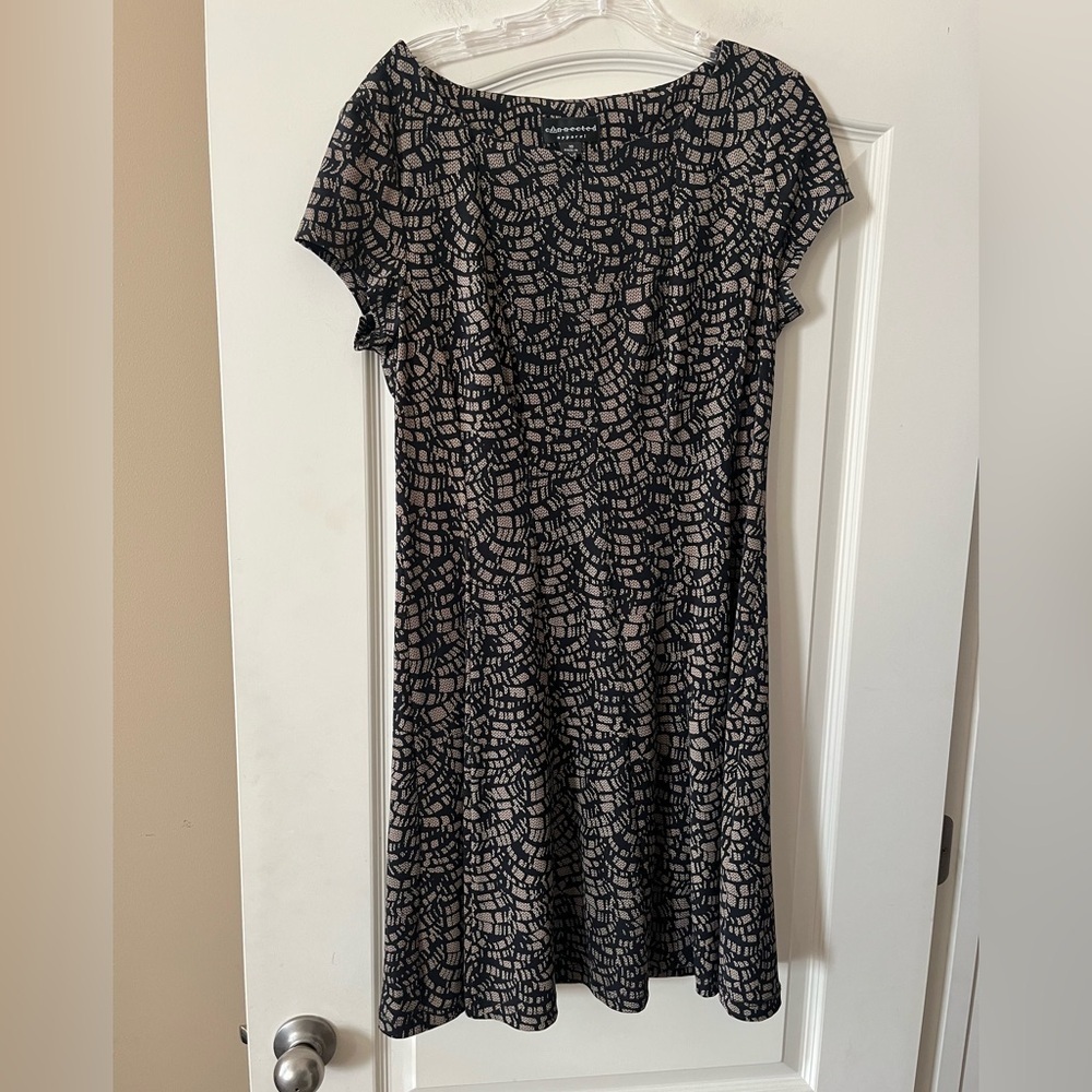 Connected Apparel Elegant Black and Beige Patterned Dress Women’s size 10
